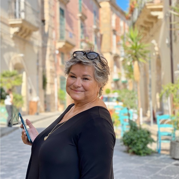 Meet your Posher, Jessica - Picture 2 of 4